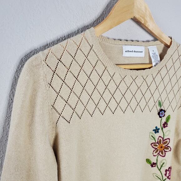 Alfred Dunner Small Crocheted front sweater In great used condition - Picture 2 of 10